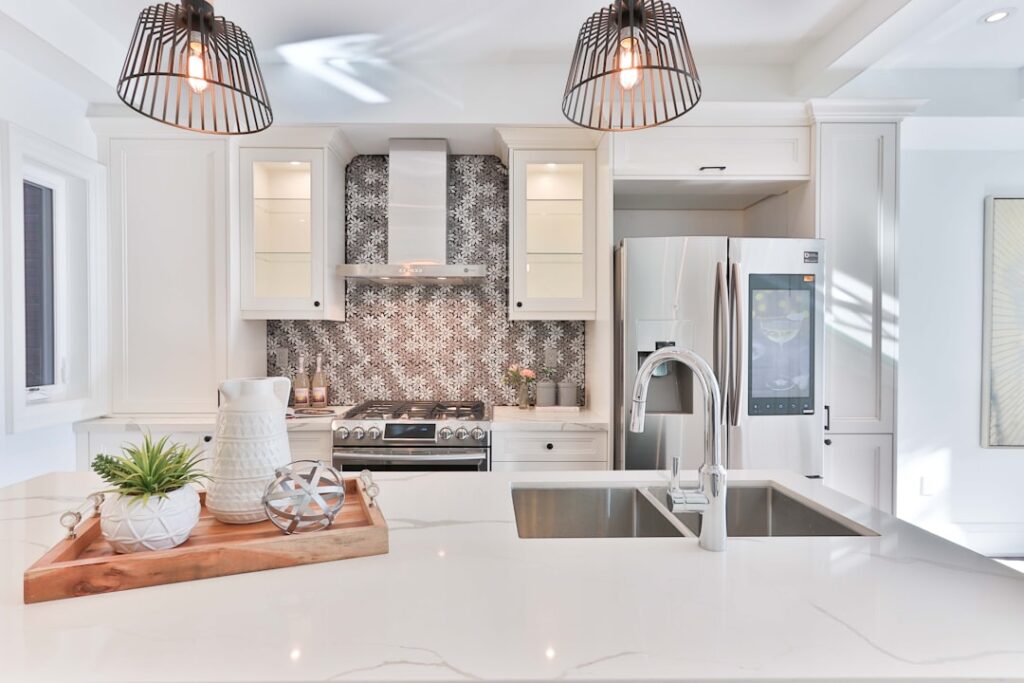 Photo Glossy quartz countertops reflecting soft lighting in a sleek kitchen
